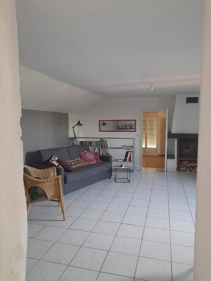 Gîte pour 6 personnes, avec jardin, adapté aux familles dans Cours-les-Barres