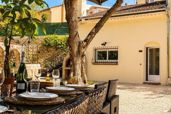 Maison de vacances pour 4 personnes, avec jardin et piscine à Tourrette-Levens