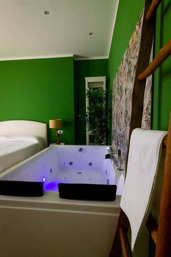 B&b per 2 persone, con Idromassaggio e Terrazza nonché Giardino a Aprilia