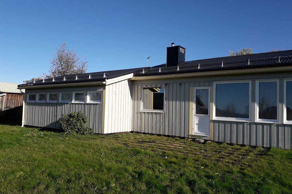 Haus mit herrlichem Landschaftsblick über dem Polarkreis im Herzen von Laponia in Lappland (Schweden)