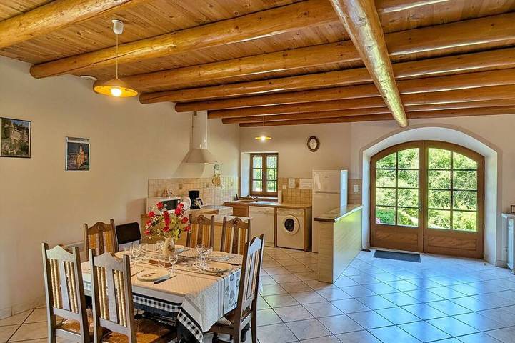 Gîte pour 6 personnes, avec jardin, animaux acceptés à Allègre