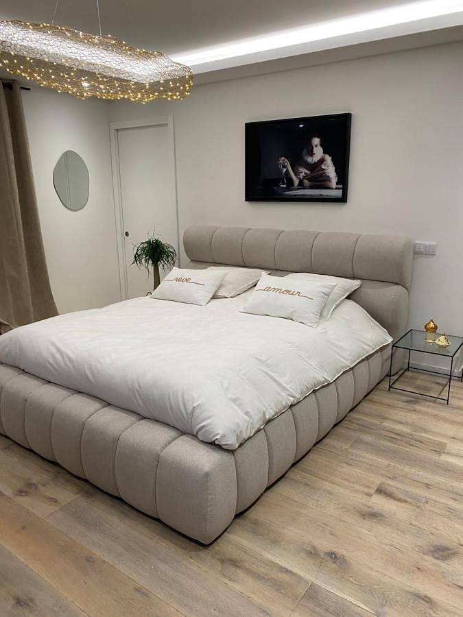 Location de vacances pour 8 personnes, avec Terrasse ainsi que Jardin et Piscine à Èze - 3