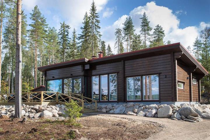 Ferienwohnung für 15 Personen, mit Whirlpool und Terrasse sowie Garten und Sauna in Keuruu