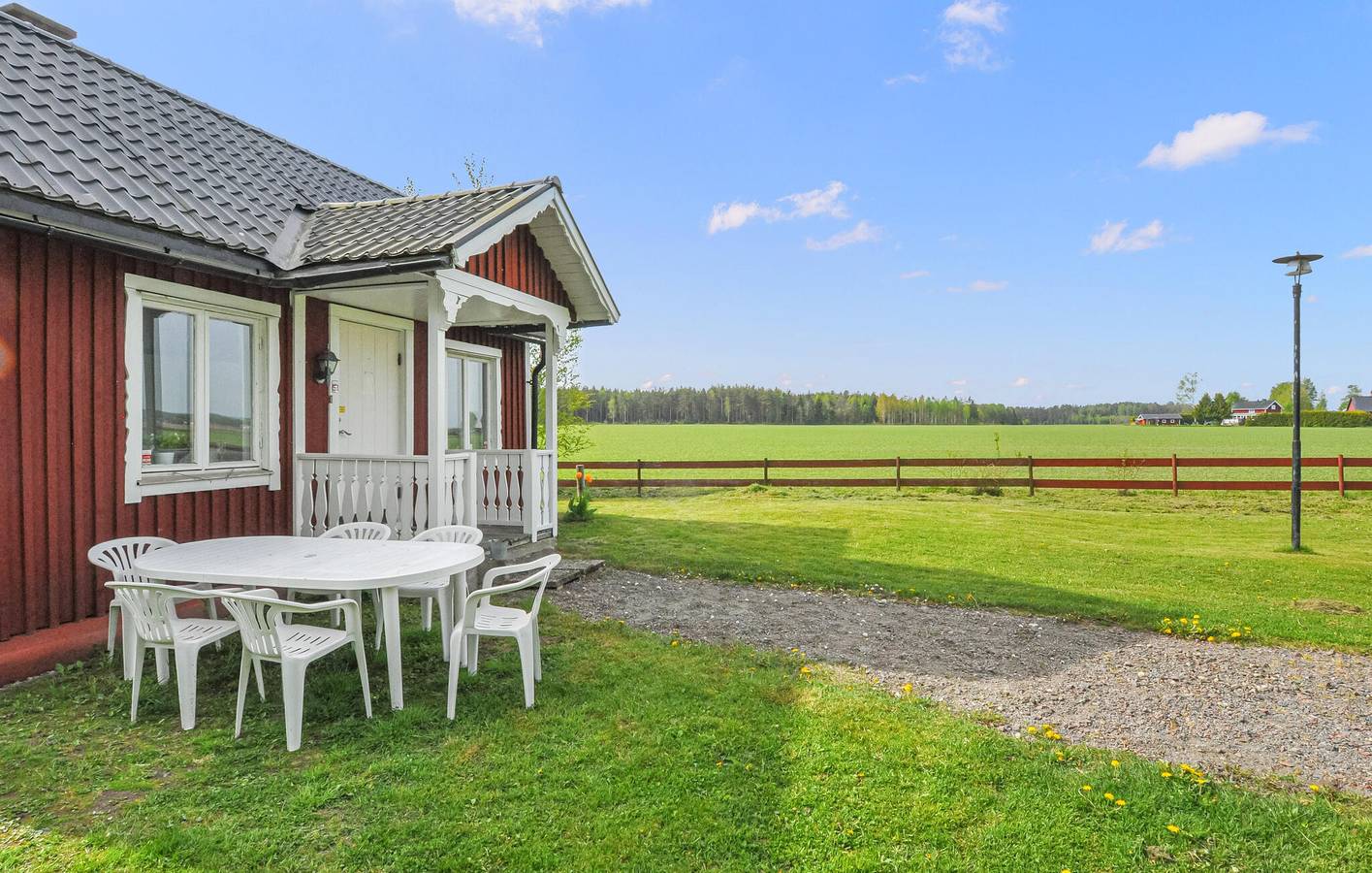 Holiday home for 5 people with garden in Vänern