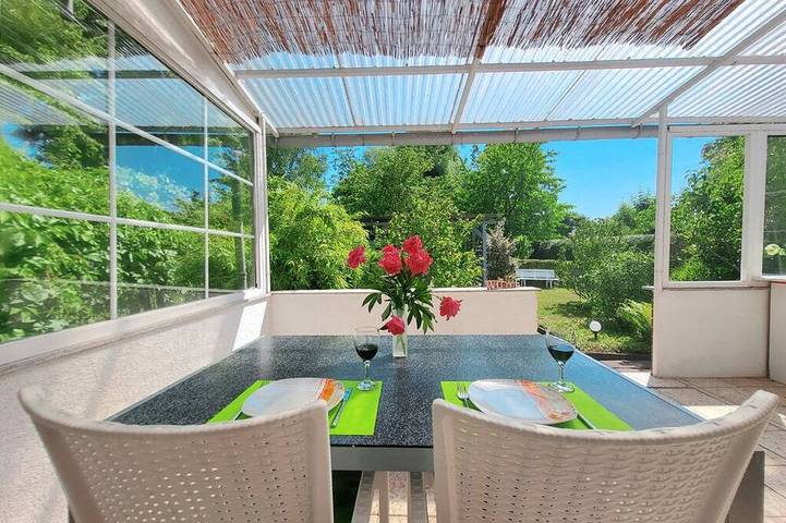 Vacation rental for 4 people, with yard and terrace as well as pool in Storkow