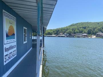 Log Cabin for 4 Guests in Lake of the Ozarks, Ozark Mountains, Picture 2