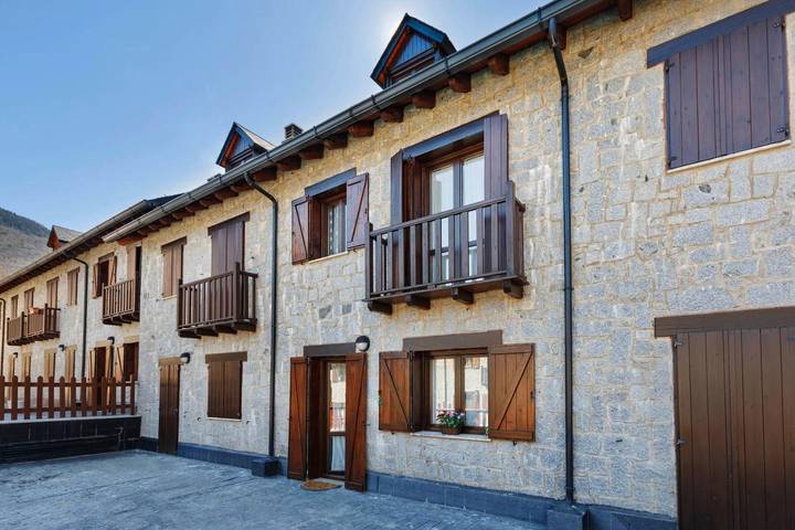 Location de vacances pour 10 personnes, avec piscine et jardin à Benasque - 2