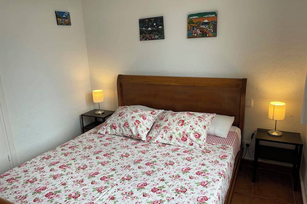 Charming villa with a beautiful garden and spacious pool in Miraflores (Madrid), Miraflores de la Sierra