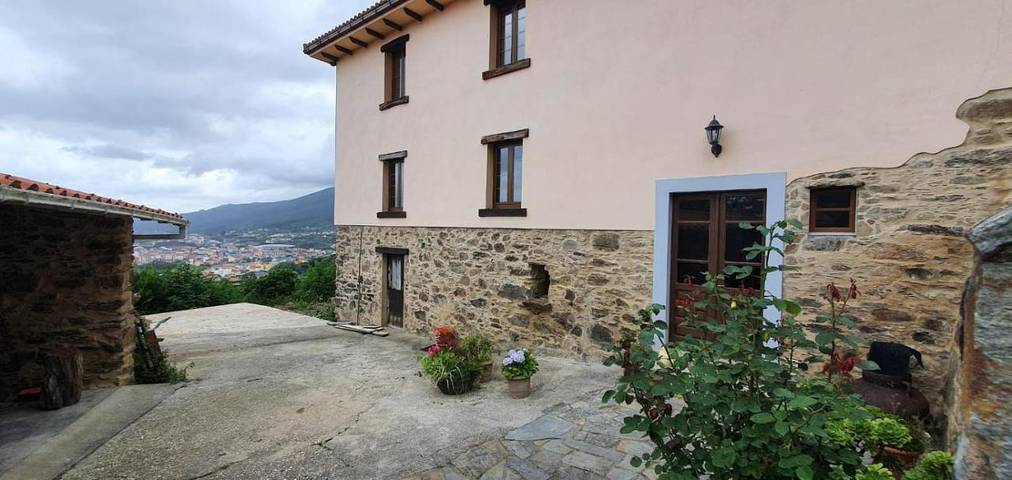 Location de vacances pour 5 personnes, avec vue ainsi que jardin et terrasse, animaux acceptés à Cariño - 3