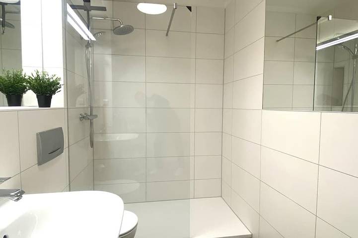 Ganze Wohnung, Modernes Apartment mit Arbeitsplatz für Singel & Paare - zentrumsnah in Gera in Gera, Ostthüringen