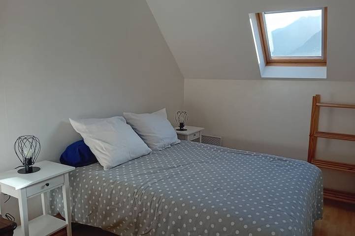 Loudenvielle 50m from the lake and Skyvall cosy house superb mountain views in Loudenvielle, Pirineos franceses
