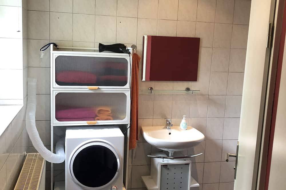 Ganze Wohnung, Radlerzimmer mit separatem Bad außerhalb des Zimmers. Sehr gemütlich. in Ziethen, Vorpommern Greifswald