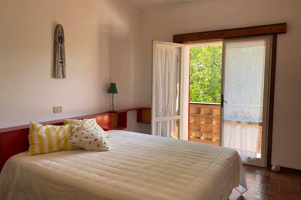 Entire apartment, La Casa di Paola - Four Bedroom Apartment, Sleeps 8 in Gabicce Mare, Pesaro-Urbino