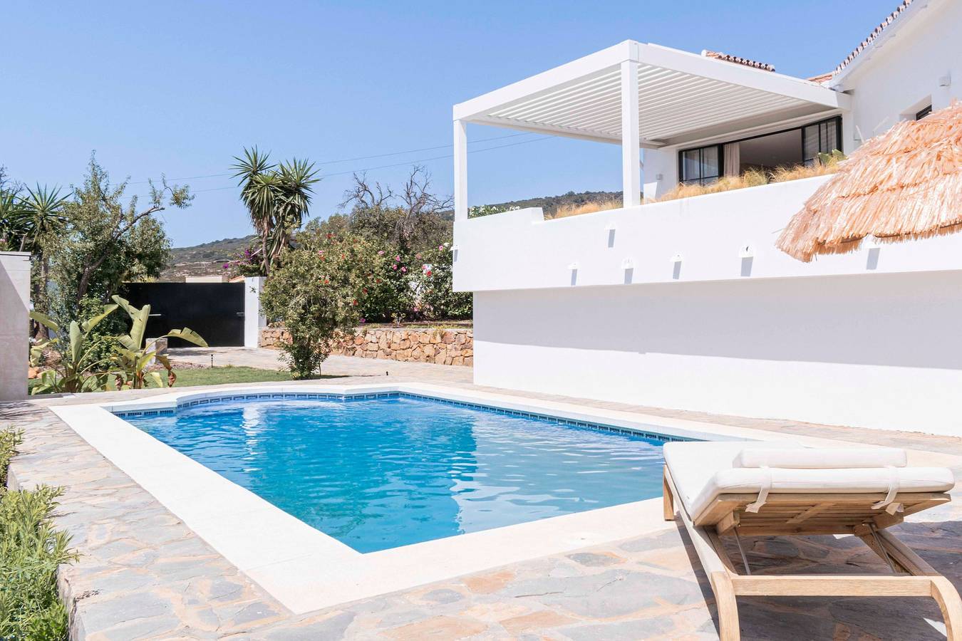 Villa 'Pura Vida San Roque' com vista para o mar, Wi-Fi e ar condicionado in San Roque, Cádis Província