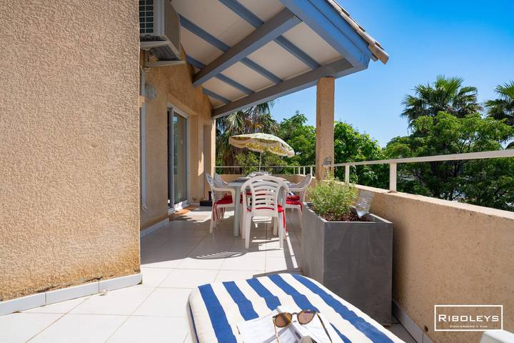 Gîte pour 5 personnes, avec terrasse dans Plage de la Farinette - 2