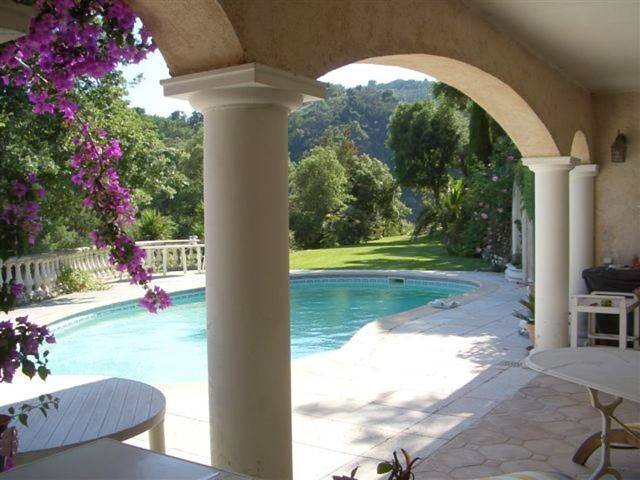 Gîte pour 2 personnes, avec jardin ainsi que piscine et vue, animaux acceptés à Auribeau-sur-Siagne - 3