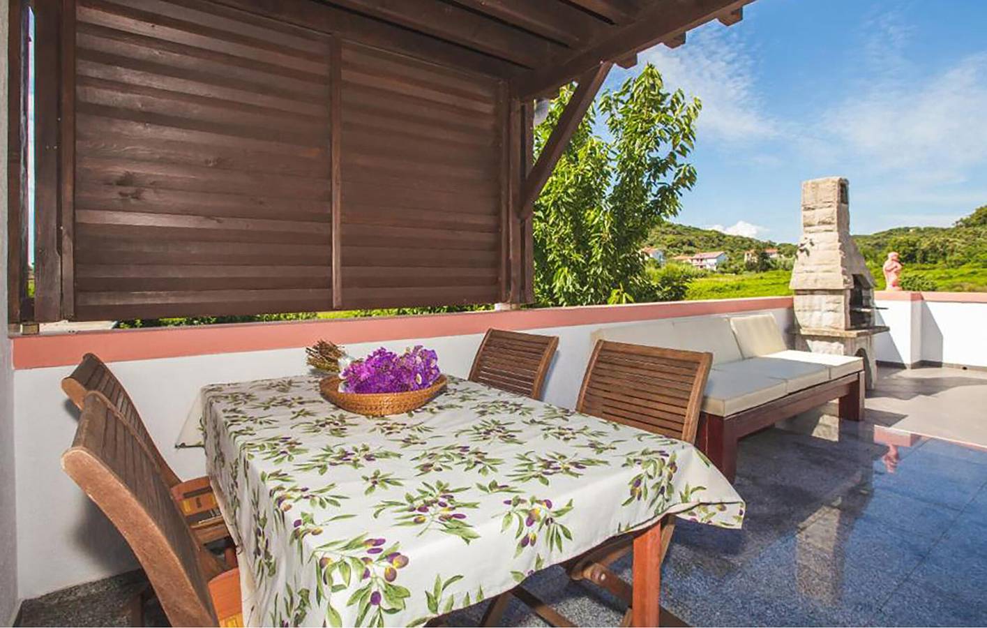 Ganze Ferienwohnung, Charmante 2-Zimmer-Wohnung mit Pool und Terrasse, 1,5 km vom FKK-Strand Kandarola entfernt in Kampor, Rab