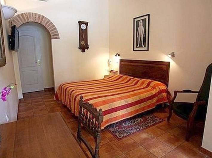 Hôtel pour 2 personnes, avec piscine ainsi que terrasse et jardin à Les Mages - 4