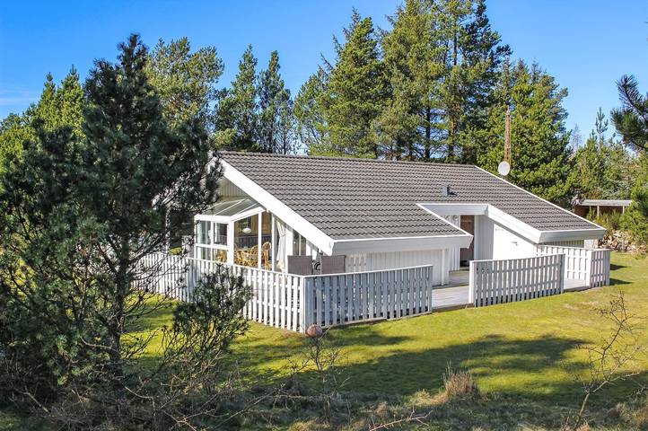 Ferieudlejning for 8 personer, med terrasse og sauna samt jacuzzi i Ålbæk