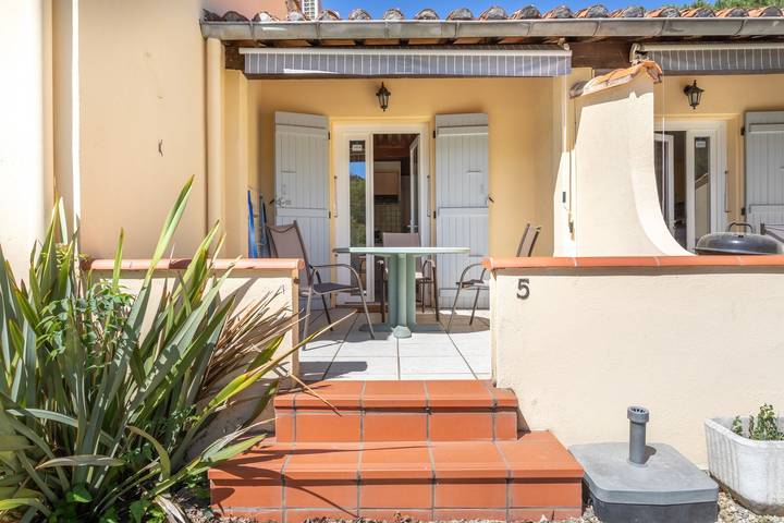 Ferienhaus 5 mit Bergblick, Gemeinschaftspool und Wlan in Reynès, Mittelmeerküste (Frankreich)