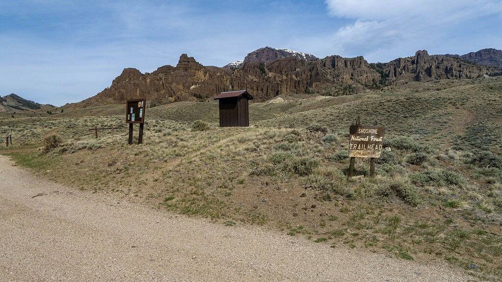 Jim Mountain Retreat- Mountaintop Views, Seasonal Hot Tub, Large Group Retreat in Cody (WY), Absaroka Range