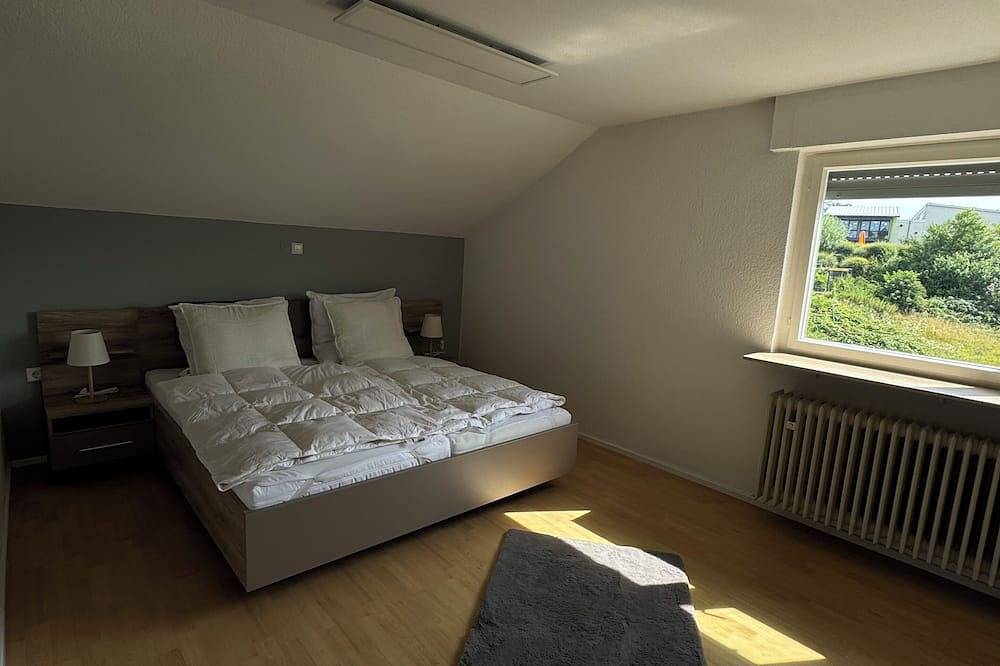 Ganze Wohnung, Ruhige 60 m²-Ferienwohnung mit Self-Check-in und Terrasse in Reihen, Sinsheim