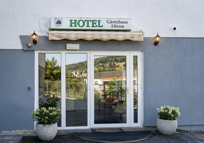 Hotel, mit Terrasse und Garten sowie Ausblick