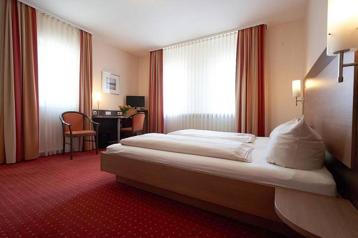 Hôtel pour 3 personnes, avec jardin ainsi que terrasse et vue