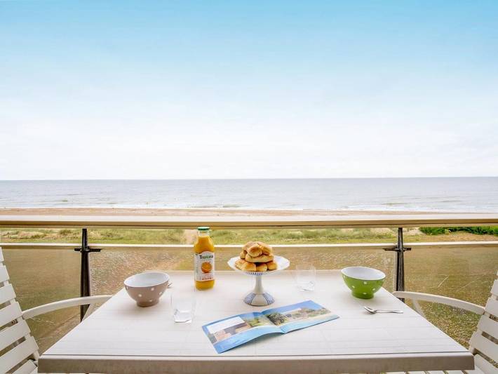 Gîte pour 2 personnes, avec piscine et balcon dans Plage du Hôme - 2