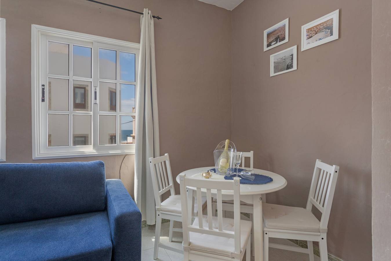 Appartement entier, Maison de vacances 'Bianco' avec terrasse partagée et Wi-Fi in Piedra Playa, La Oliva