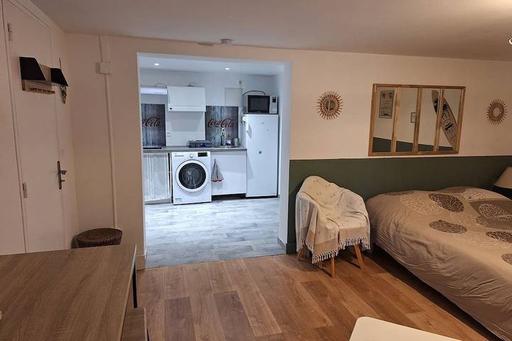 Entire apartment, Provencal village between Aix en Provence and Cassis in Fuveau, Mediterranean Coast (France)