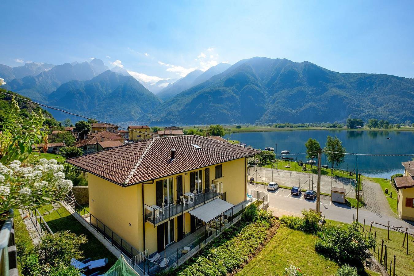 Ganze Wohnung, Ferienhaus Oasi Mera mit Seeblick am Strand in Dascio, Gemeinde Sorico