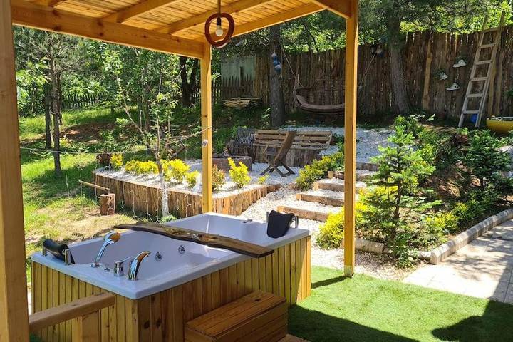 Villa für 5 Personen, mit Garten und Ausblick sowie Pool und Seeblick in Sapanca