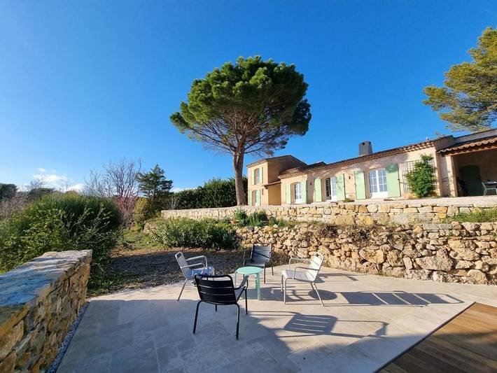 Location de vacances pour 11 personnes, avec vue ainsi que piscine et jardin à Tourtour - 3