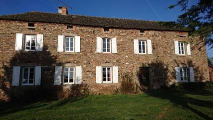 Gîte pour 12 personnes, avec jardin et piscine à Almayrac