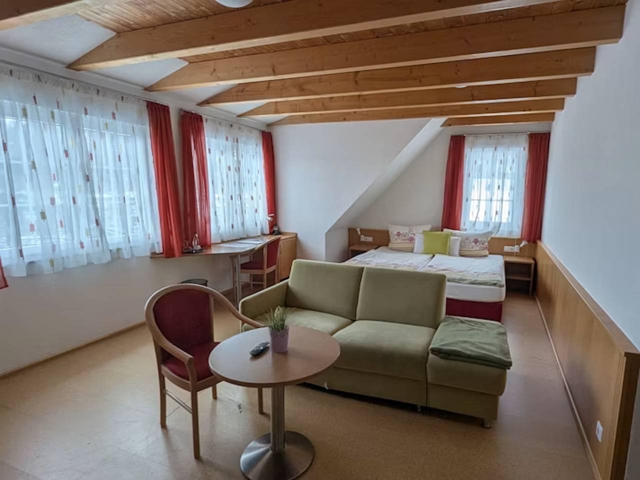 Steakhüsli Hotel - Restaurant - Familienzimmer mit Küche in Schopfheim, Südschwarzwald