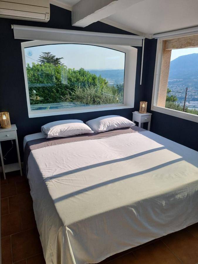 Gîte pour 5 personnes, avec terrasse et jacuzzi, adapté aux familles à Castagniers - 4