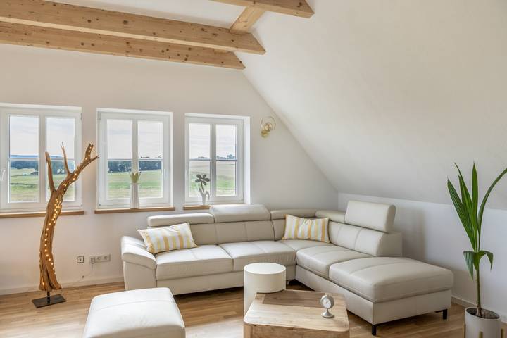 Villa 'Ferienhaus Residenz am Vulkanradweg' mit Terrasse, Garten & Wlan in Grebenhain, Vogelsberg Region