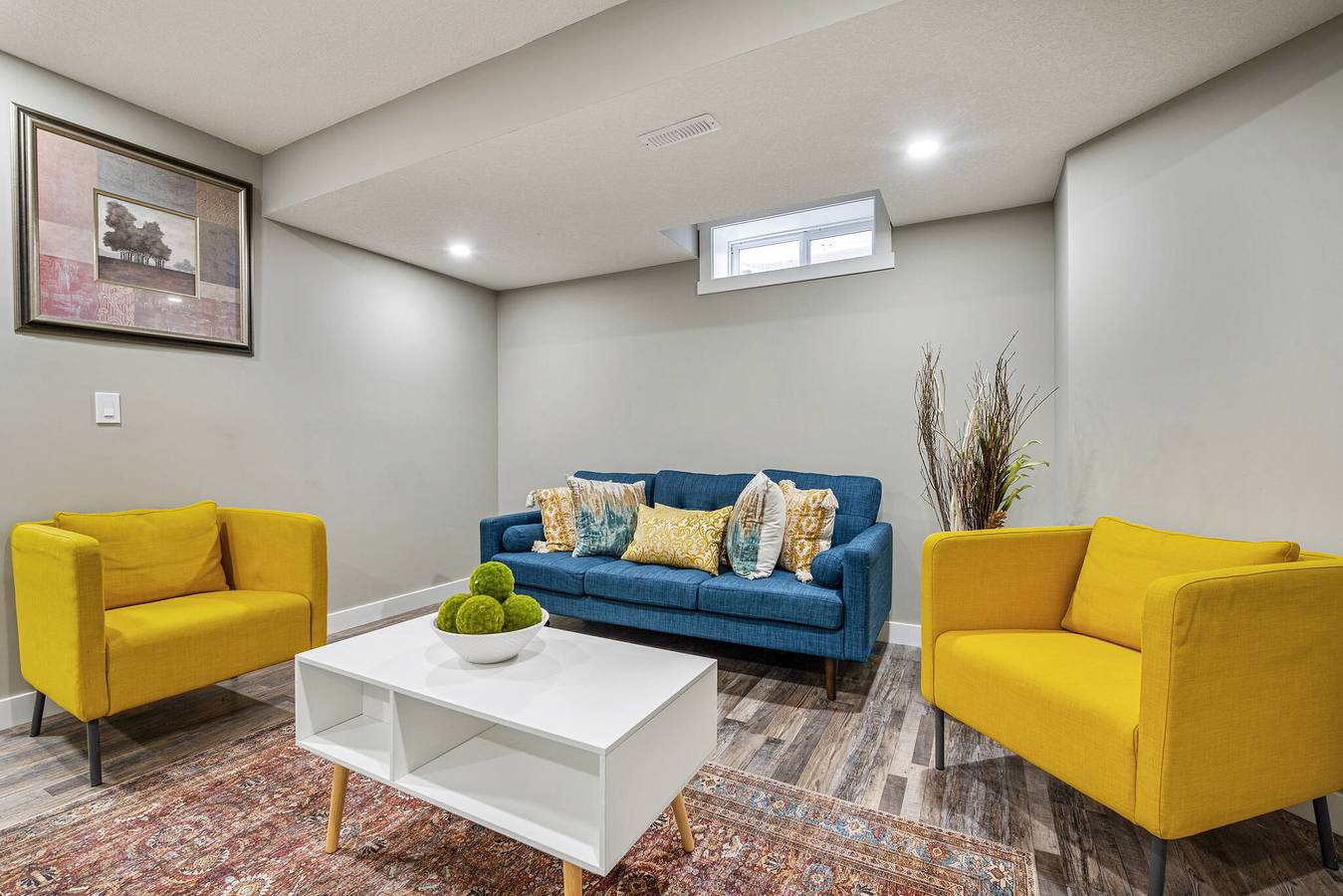 Ganze Wohnung, Neu renovierte Suite im Untergeschoss mit 2 Schlafzimmern in Calgary, Kanadische Rocky Mountains