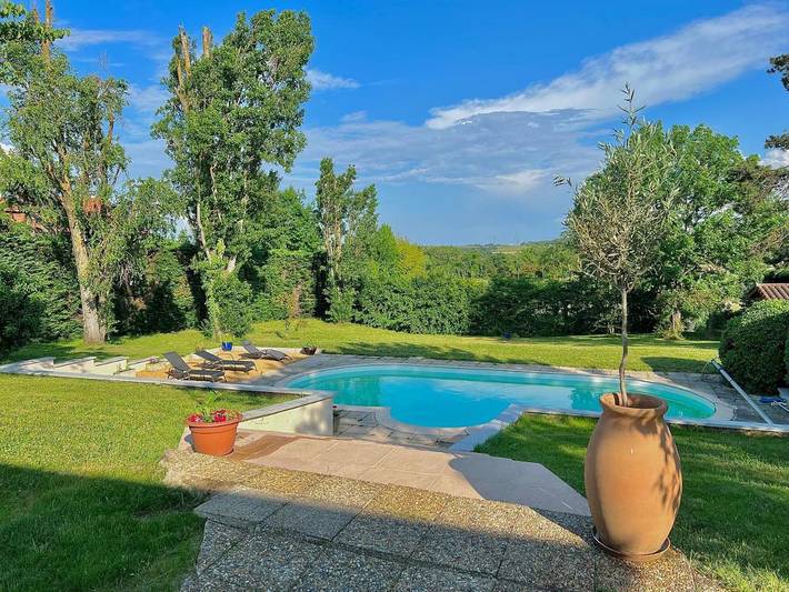 Location de vacances pour 6 personnes, avec piscine ainsi que vue et jardin, animaux acceptés à Dommartin - 4
