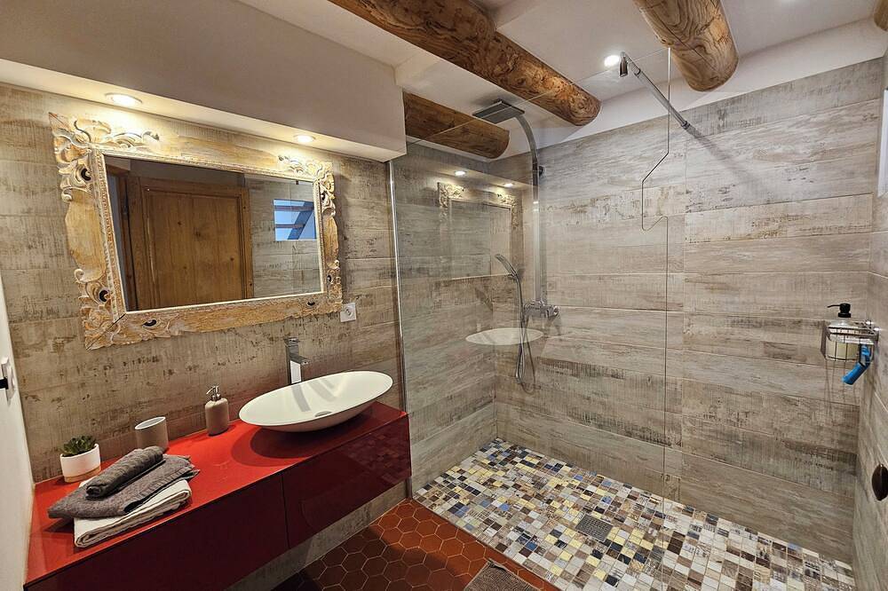 Le Nid douillet au calme in Pertuis, Parc naturel régional du Luberon