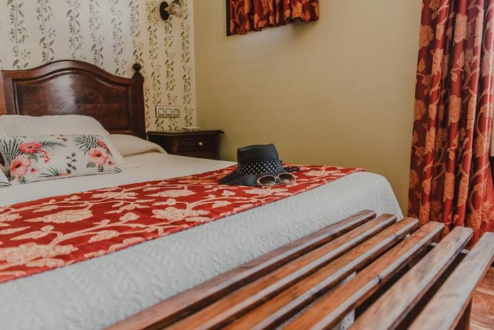 Hotel para 2 personas, con vistas y jardín en Villaviciosa  - 4