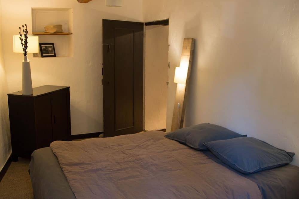 Lauris ( 5 min Lourmarin) : gîte de charme ouvert à l'année ( capacité 9 pers) in Lauris, Parc naturel régional du Luberon