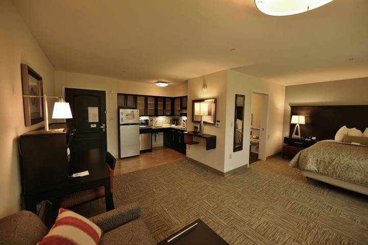 Entire studio, Staybridge Suites Syracuse-Liverpool in Onondaga County