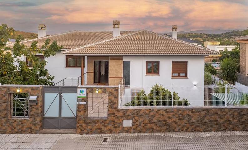 Casa de vacaciones para 9 personas, con piscina además de jardín y vistas en Sierra Sur Jaen - 2