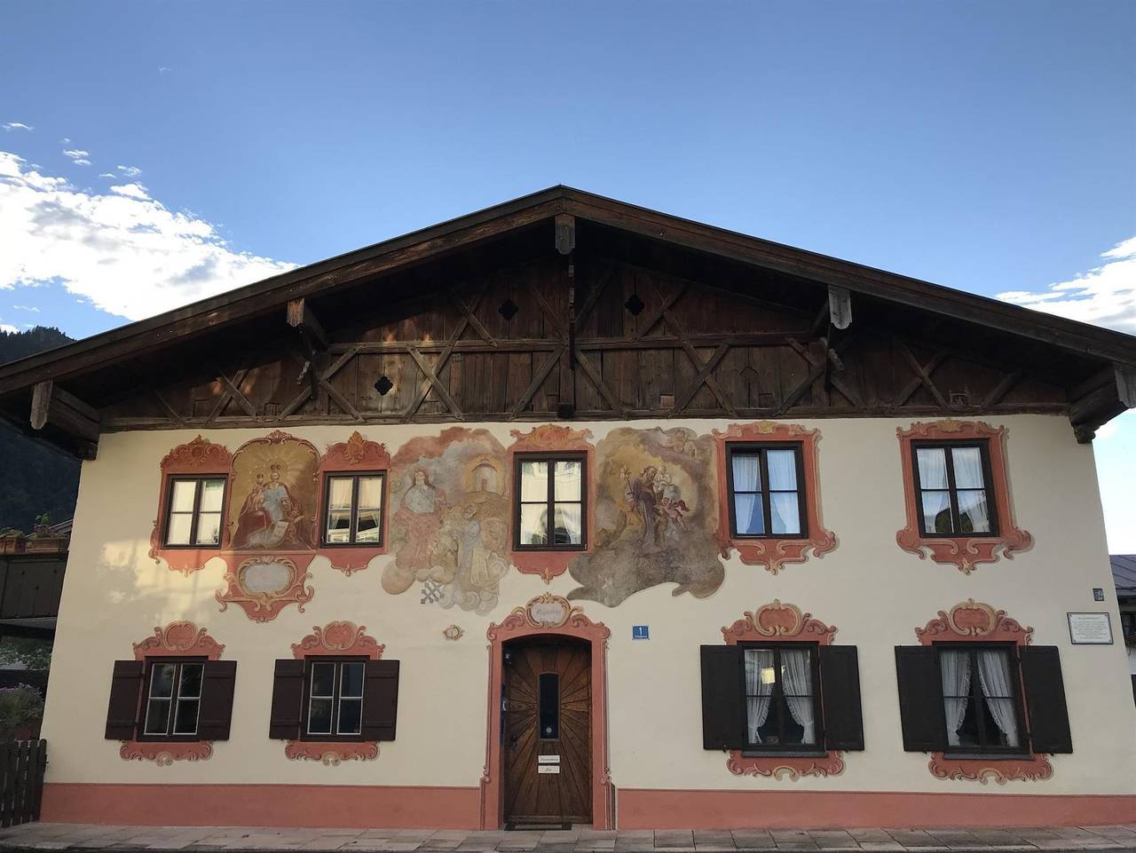 Ganze Ferienwohnung, Ferienwohnungen im Lüftlmalereck, Mussldomahaus - Ferienwohnung "Sonnengelb" in Oberammergau, Bayerische Alpen