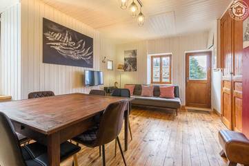Gîte pour 8 personnes, avec jardin à Thoiry (Savoie)