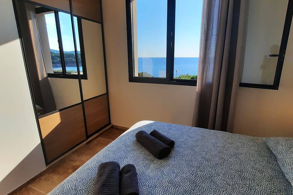 Beachfront villa. in Tizzano, Sartena