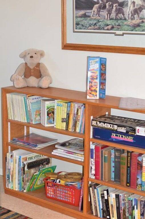 Entspannen Sie sich am Yellowstone River mit herrlicher Aussicht auf die Berge in Gardiner, Absaroka Range