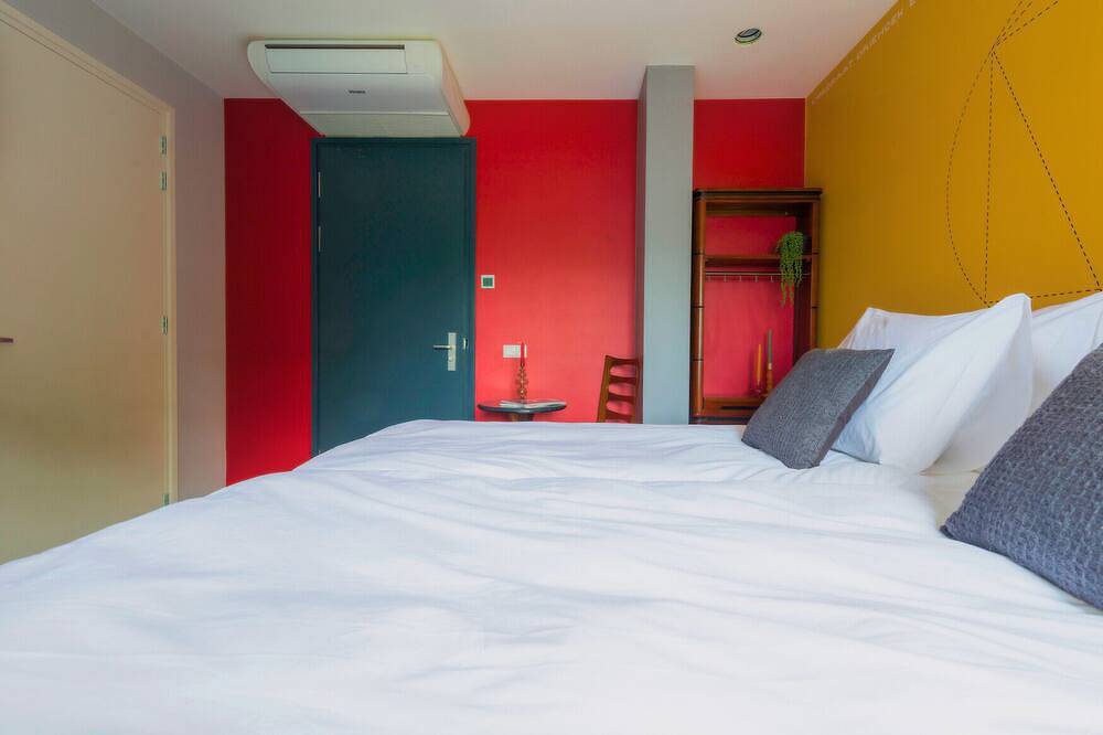 Geheel appartement, Uniek appartement met privé keuken en badkamer. in Tilburg, Noord-Brabant